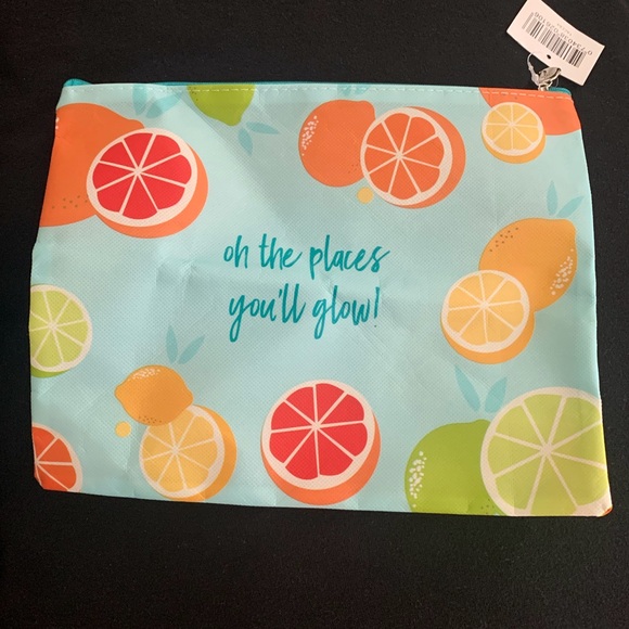 Thrive Causemetics Bag - Picture 3 of 9